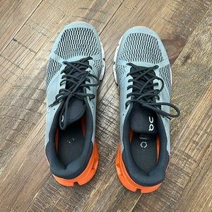 On Cloudflyer size 11.5